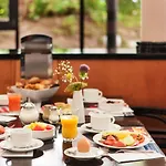 Ξενοδοχείο Center By Leonardo