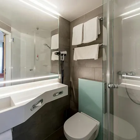 Hotel Center By Leonardo 4*