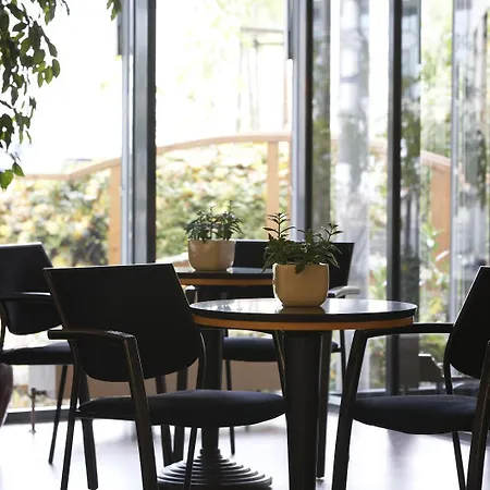 Center By Leonardo Szálloda