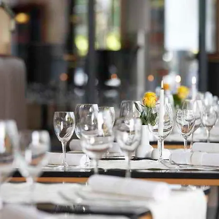 Center By Leonardo Szálloda 4*