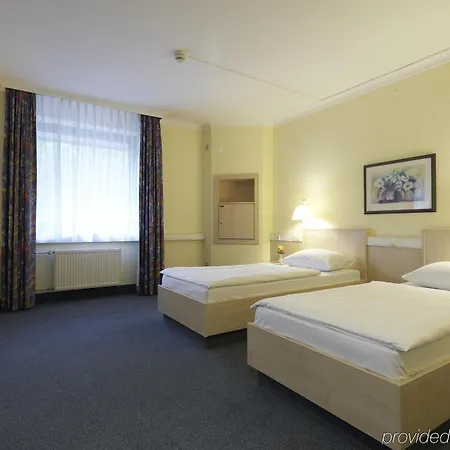 Center By Leonardo Szálloda