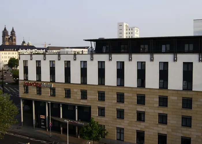 Center By Leonardo Magdeburg